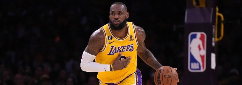 老鹰队对湖人队,NBA第一篮板得分手的赔率、推荐和预测（星期五）